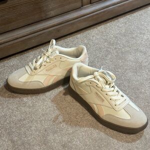 Reebok Women’s Classic Beige Pink Sneakers 7.5 Club C Lifestyle Low Top Shoes